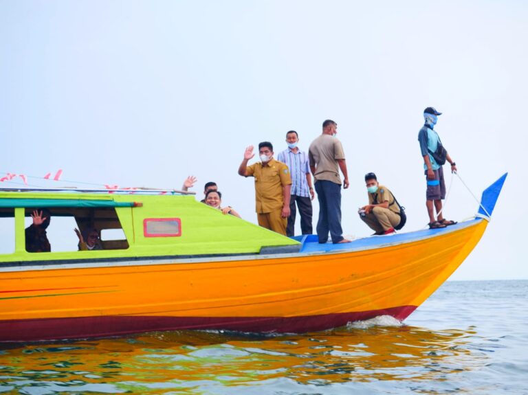 Roby Resmikan Boat Pompong Sarana Transportasi Warga Pangkil