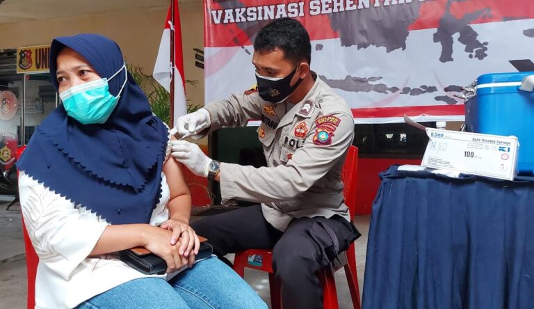 Polres Bintan Ikut Sukseskan Vaksinasi Serentak Indonesia, 118 Warga Bintan Divaksinasi