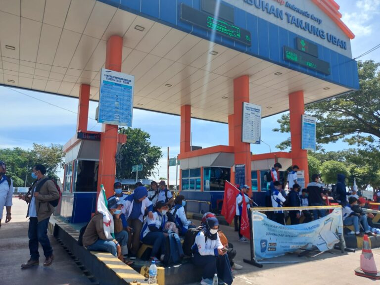Ada Aksi Pekerja asal Batam, Pelayanan Pelabuhan ASDP Tanjunguban Sempat Terhenti