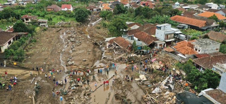 Peringatan BNPB, Sejumlah Daerah Berpotensi Banjir dan Longsor