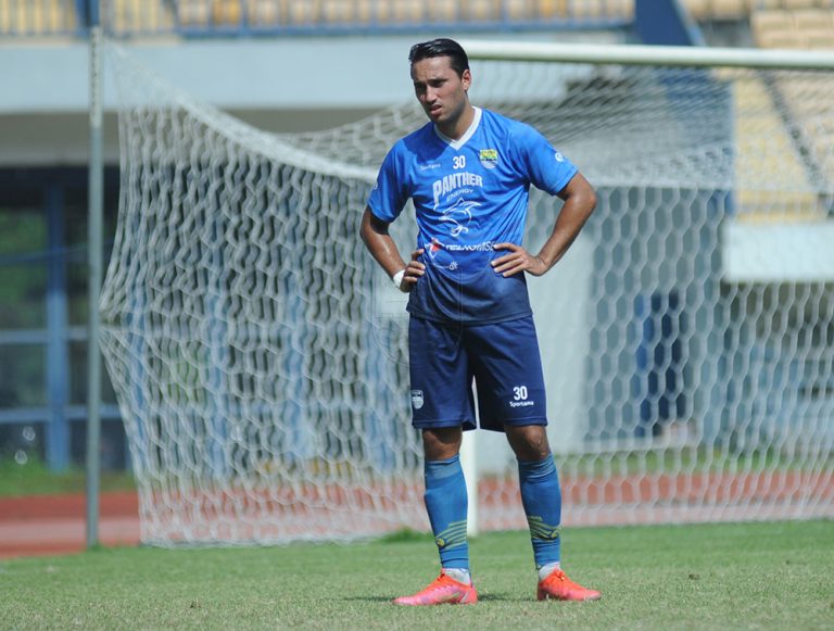 Akhirnya, Ezra Walian Kembali Masuk Timnas