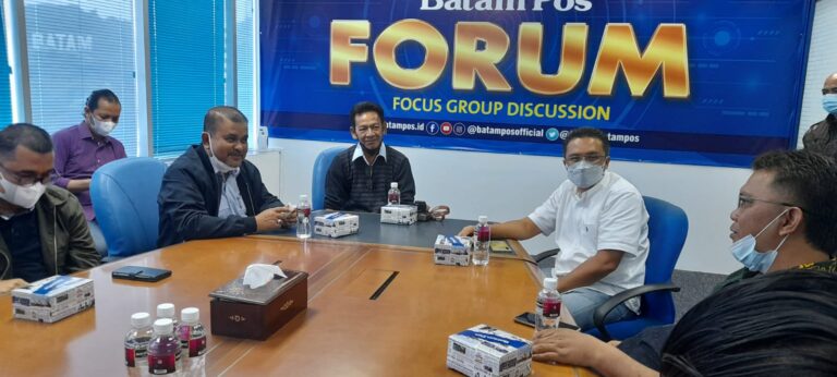 Bupati Karimun Sambangi Batam Pos, Aunur Rafiq: Kita Tidak Anti Kritik