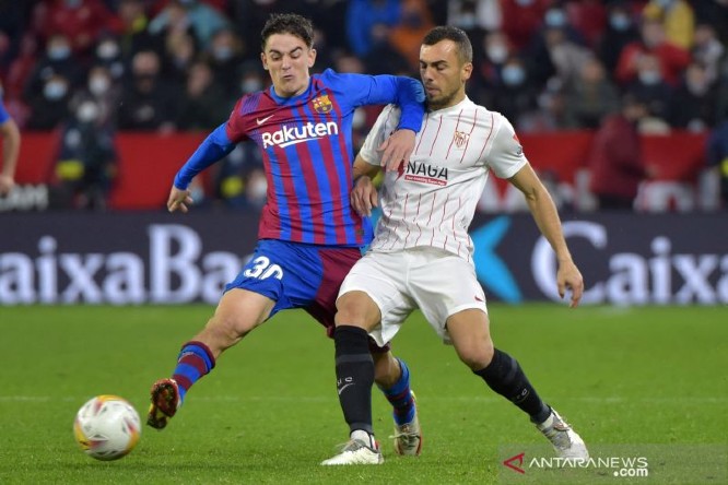 Dengan 10 Pemain Sevilla Tahan Imbang Barcelona 1-1