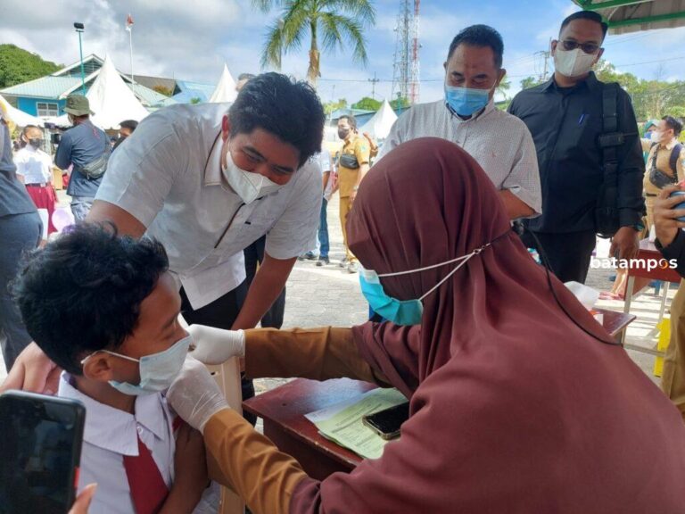 Data Anak 6-11 Tahun yang Sudah Vaksin Covid-19 Tidak Sinkron, Roby Minta Disinkronkan