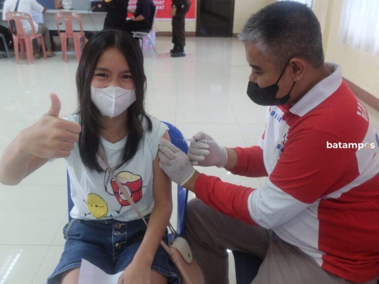 Anak-Anak Antusiasme Ikuti Vaksinasi Perdana