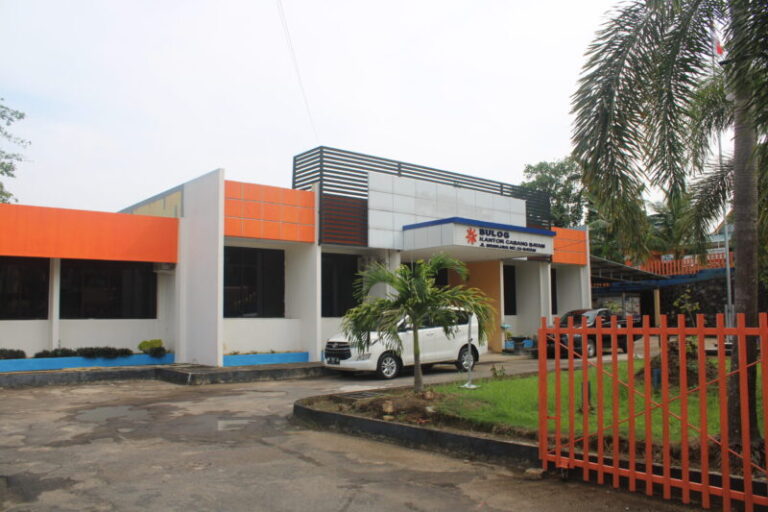 Serapan Beras Bulog Tembus hingga 1,2 Juta Ton