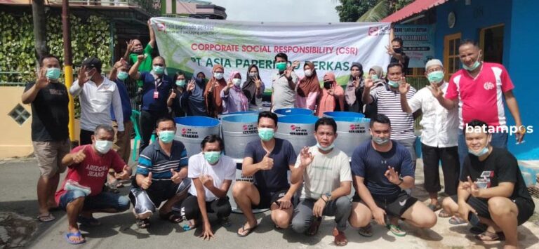 DLH Kota Batam dan PT Asia Paperindo Perkasa Salurkan 50 Tong Sampah
