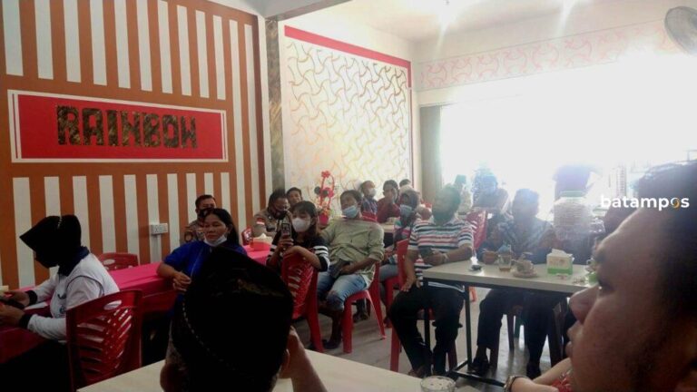 Kedai Kopi Rainbow Hadirkan Dengan Menu Utama Pempek dan Naget