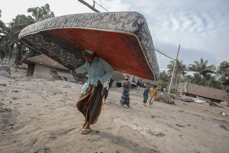 Ada 10.400 Warga Mengungsi Setelah Tiga Minggu Erupsi Gunung Semeru