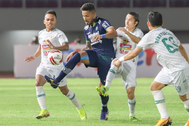 Persib Bandung Akhiri Kerjasama dengan Striker asal Brasil