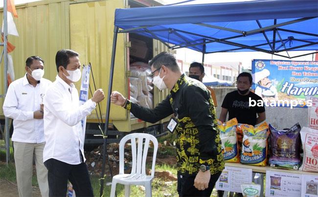 Tinjau Pelaksanaan Pasar Murah, Wakil Wali Kota Batam Minta Masyarakat Patuhi Protokol Kesehatan