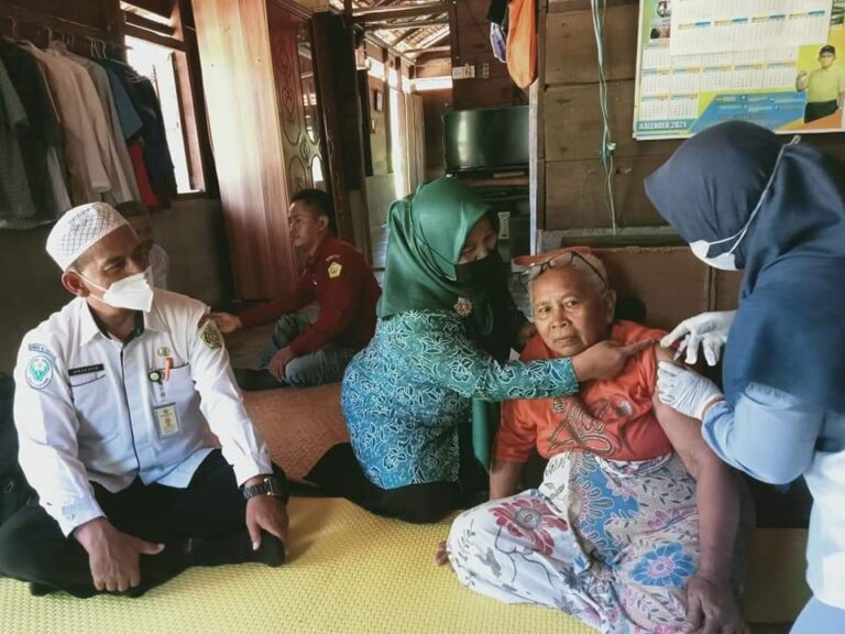 Vaksinasi Lansia di Kundur Utara Capai 70 Persen