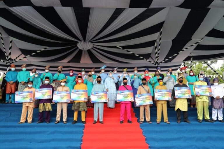34 Nelayan Batam Terima Bantuan Sarana Prasarana Penangkapan Ikan