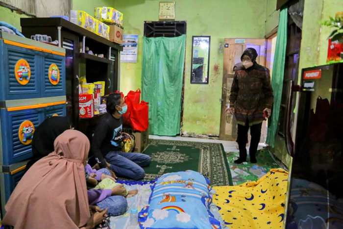 Kunjungi Bocah Penderita Hidrosefalus di Purwakarta, Mensos Motivasi Keluarga dan Serahkan Bantuan Kewirausahaan