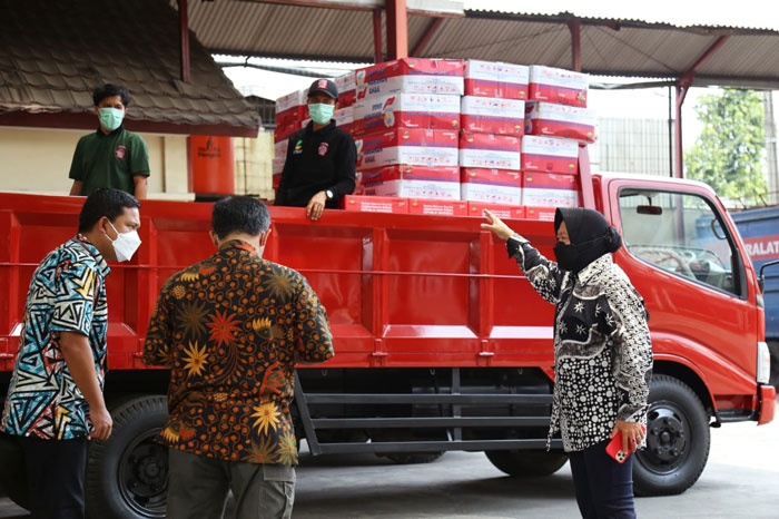 Bantu Korban Terdampak Gempa NTT, Mensos Cek Langsung Gudang Bantuan Bekasi dan Instruksikan Pengiriman