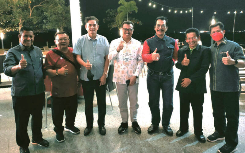 Rudy Alfonso bersama sahabatnya di Batam