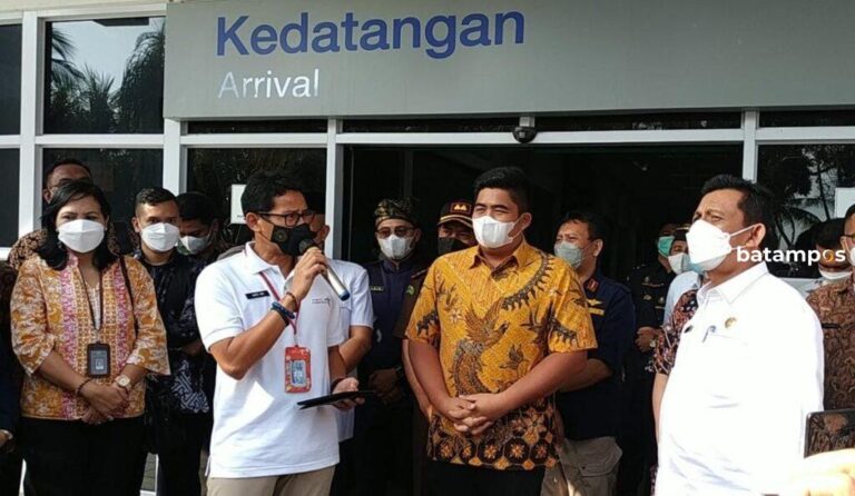 Travel Bubble Bintan – Singapura Buka 24 Januari 2022, Sandiaga Uno Titip ke Roby agar Produk UMKM Bintan Ditawarkan ke Wisatawan