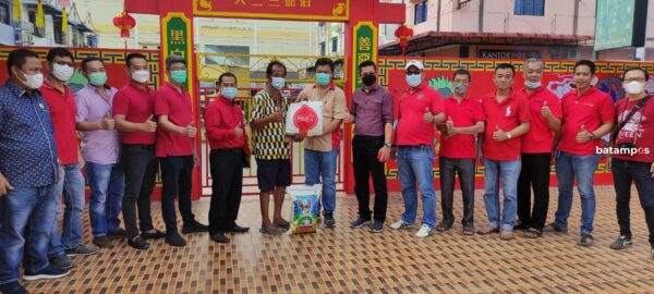 Sambut Imlek, Kadin Batam Salurkan Sembako Kepada Masyarakat Thionghoa di Batuaji dan Sagulung