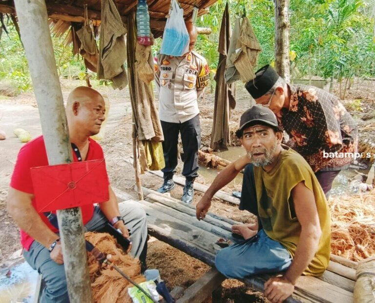 Tiga Bersaudara Alami Keterbelakangan Mental, Dua Digubuk Reot, Satu Orang Dirantai