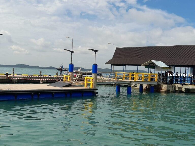 Warga Khawatir Terpeleset, Saat Air Laut Surut Pembatan Penghubung Pelabuhan Bulang Linggi-Dermaga Apung Terlihat Curam