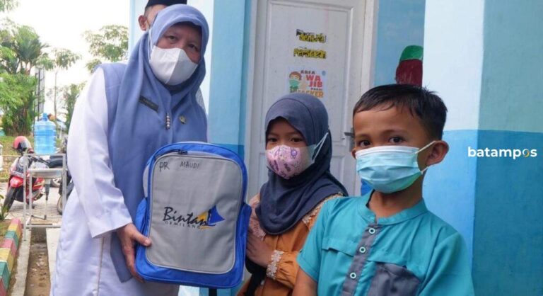 Siswa Baru TK Negeri Pembina di Bintan Terima Bantuan Seragam dan Perlengkapan Sekolah Gratis