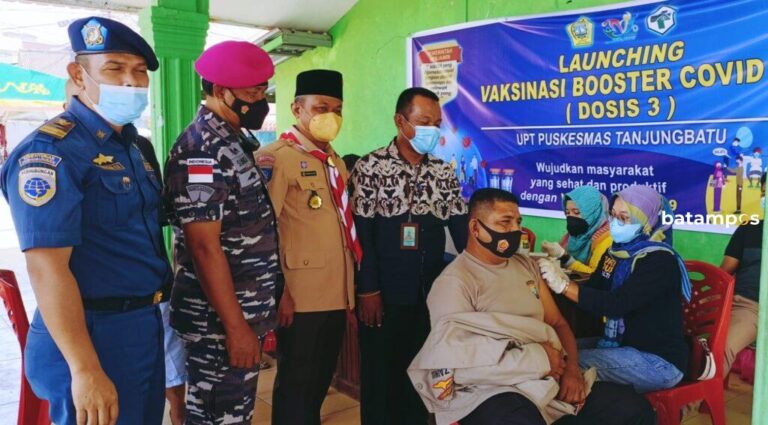 Kanitbinmas Polsek Kundur jadi Contoh untuk Warga Divaksin Booster