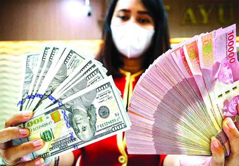 Masih Dibayangi Pandemi, Rupiah di Posisi Melemah