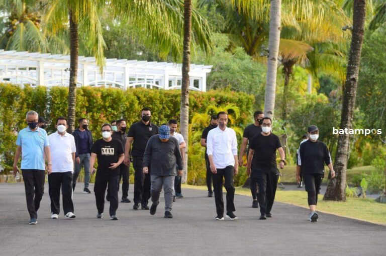 Presiden Jokowi Berolahraga Sebelum Gelar Pertemuan dengan PM Singapura di Bintan