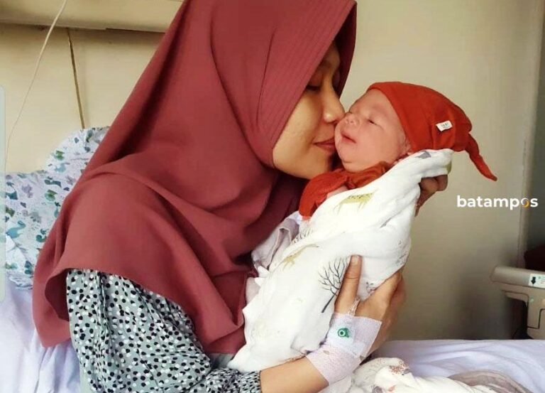 Nike Ardila Melahirkan di Tahun Baru