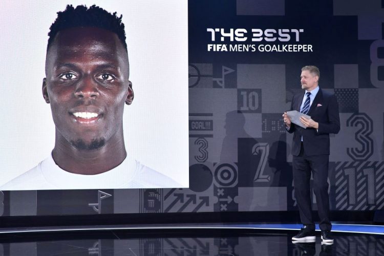 Pemenang Kiper Terbaik FIFA 2021 Jadi Polemik