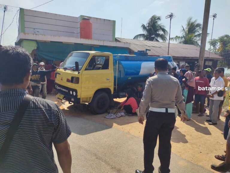 Saat Bermain, Kepala Anak Terlindas Truk Tangki Air