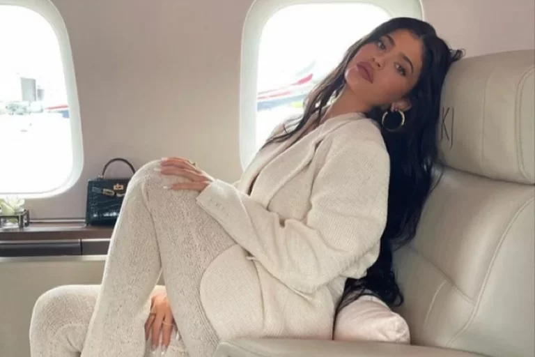 Pengikut Capai 300 Juta, Kylie Jenner Jadi Wanita No.1 di Instagram
