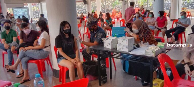 Ribuan Warga Karimun Ikut Vaksinasi Booster