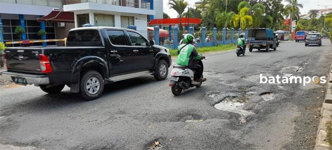 Badan Jalan Engku Putri Berlubang