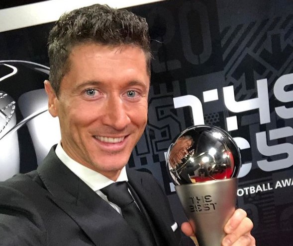 Lewandowski Pemain Terbaik FIFA 2021