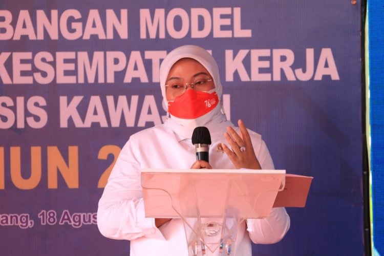 Menaker Ida Fauziah Dorong Kualitas Tukang Bangunan Lewat Sertifikasi