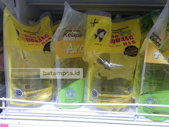 Minyak Goreng Murah Diserbu Masyarakat