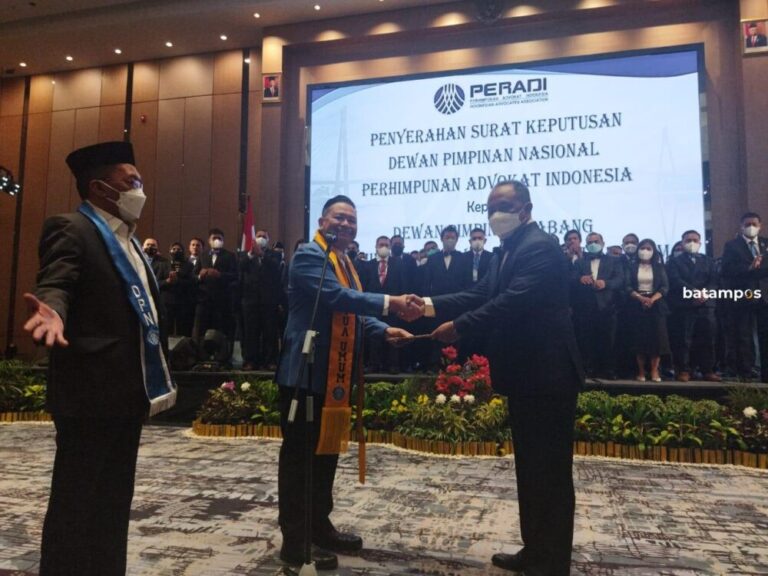 Mustari Sah Pimpin Peradi Batam