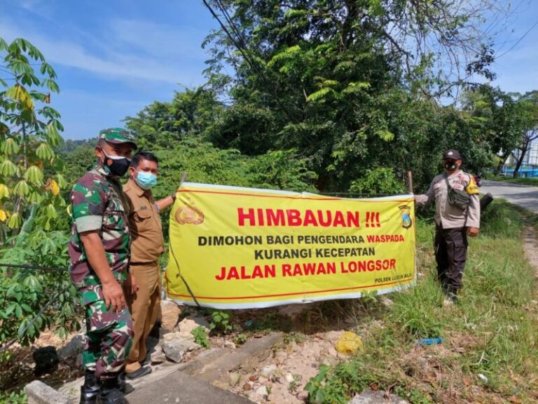 Jalan Seraya Atas Rawan Longsor, Pengendara Diminta Waspada