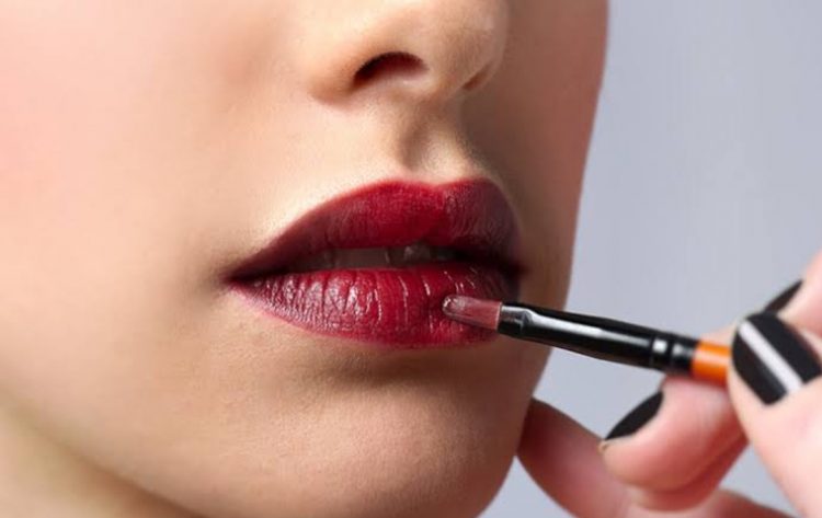 Tampilan Lipstik Terlihat Segar Alami, Ini Tips Dari Beauty Vlogger