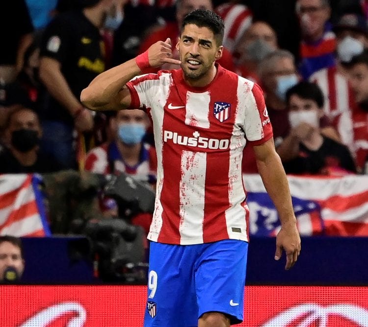 Luis Suarez Tertarik Bergabung dengan Steven Gerrard