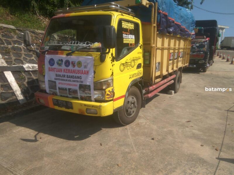Truk Bantuan Tertahan di Pelabuhan Roro Telaga Punggur F untuk Batam Pos e1641871226719