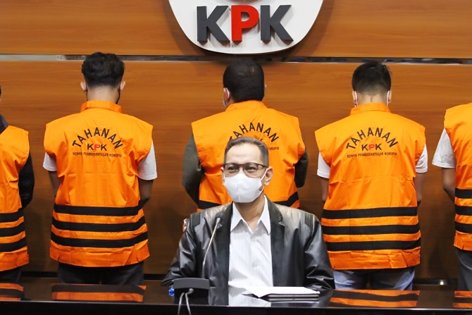 Bupati Langkat dan Kawan-Kawan Resmi Ditahan KPK