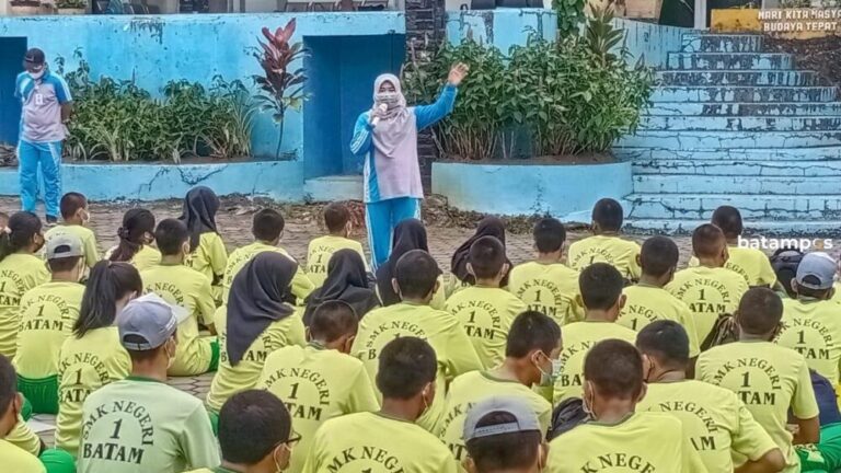 Berantas Stunting, SMKN I Batam Hadirkan Petugas Puskesmas ke Sekolah