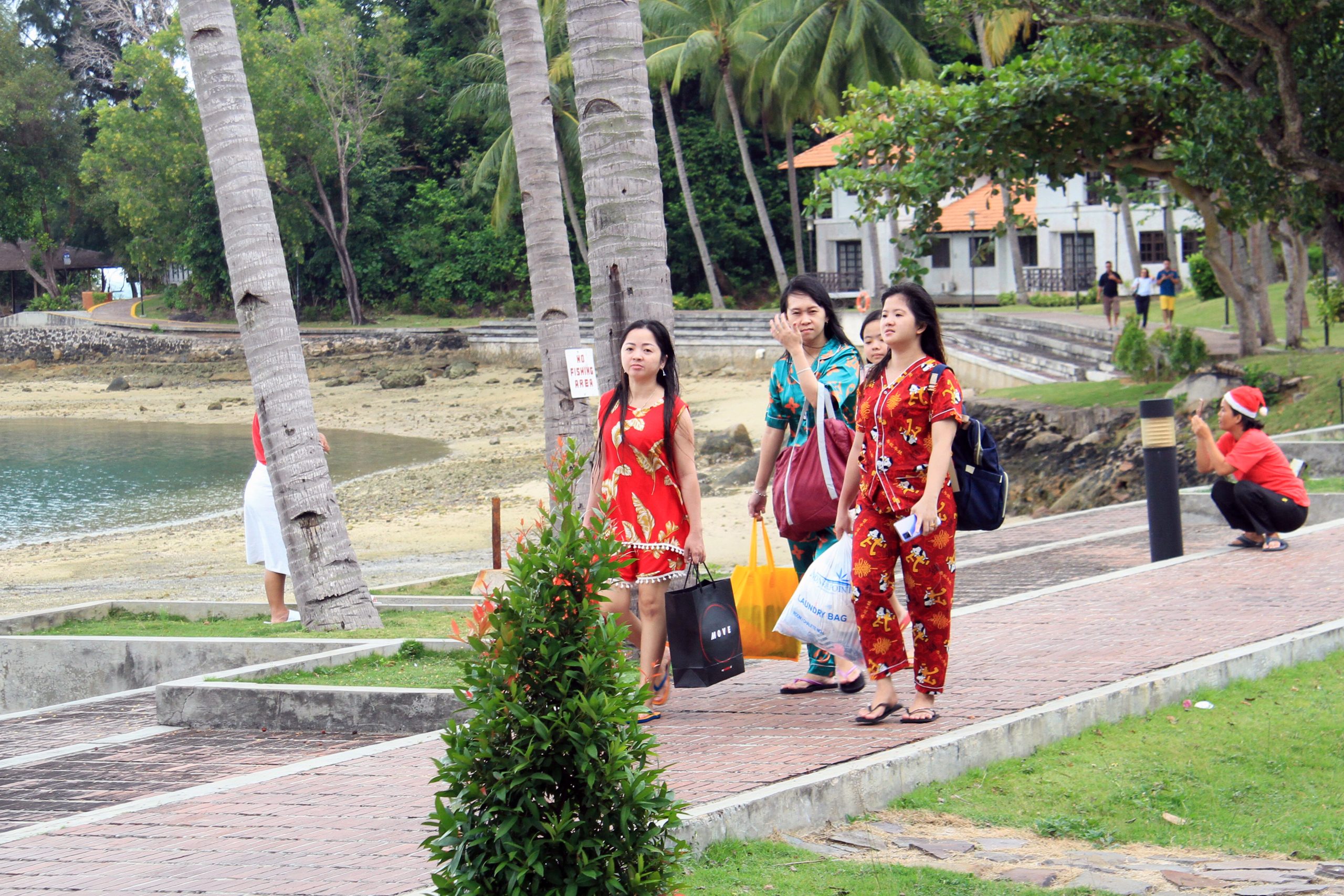 Wisatawan Batal Datang ke Batam, Tunggu Kebijakan Otoritas Singapura 1 Wisman di Nongsa Point Marina4 f Immanuel Sebayang scaled