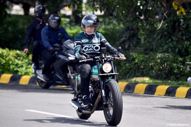 Naik Motor Custom, Jokowi Tinjau Penataan Infrastruktur di Mandalika