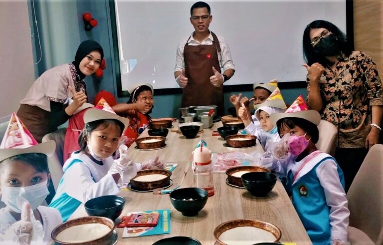 Seru! Anak-anak Bikin Pizza di Marinara’s