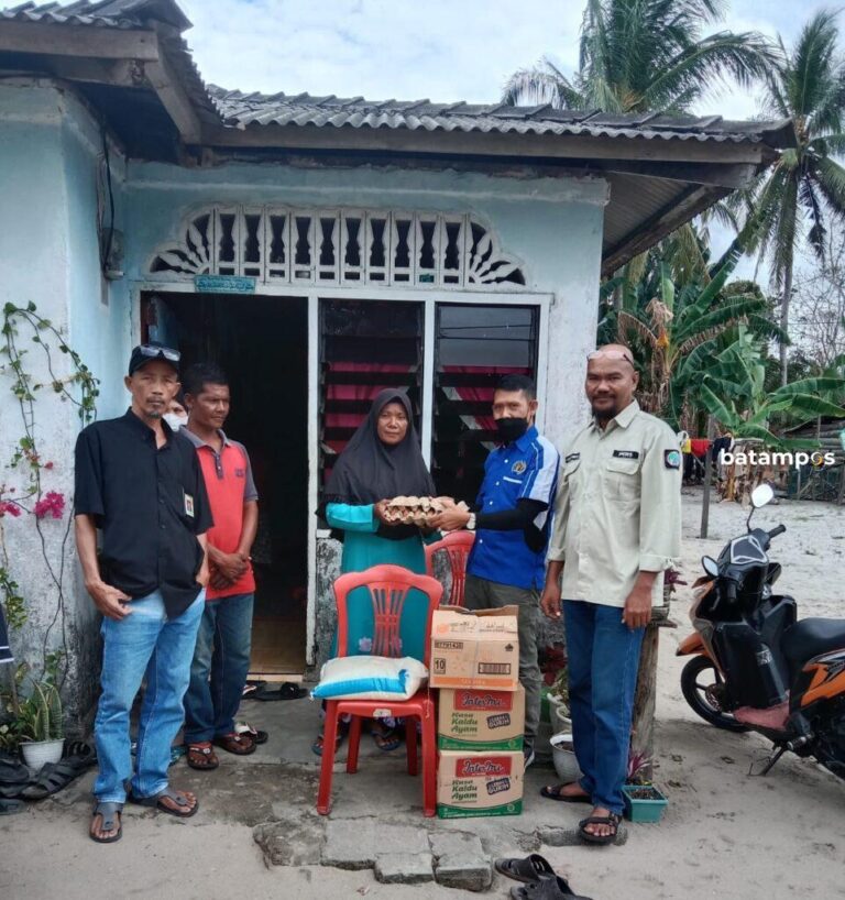Sempena HPN, Wartawan di Kundur Berbagi dengan Keluarga Jais, Nelayan Sawang yang Hilang Saat Melaut