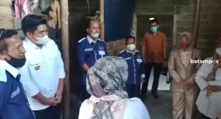 Rumah Selesai Dibedah, PWI Bintan-Plt Bupati, Kapolres, Kajari Ikut Rayakan HPN ke-76 di Rumah Pak Kumis