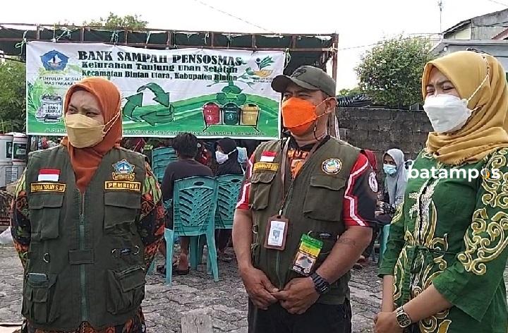 Pengiat Lingkungan Bank Sampah Pensosmas Tanjunguban Selatan Ajak Masyarakat Pilah Sampah Organik dan Anorganik